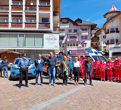 Un minuto di raccoglimento per le vittime della Marmolada