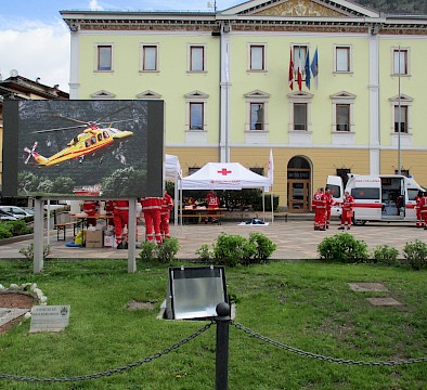Piazza Santi Filippo e Giacomo in rosso
